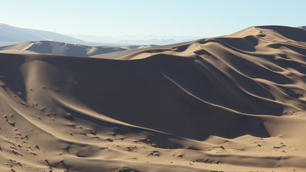 Dünen nahe Sossus Vlei am späten Morgen